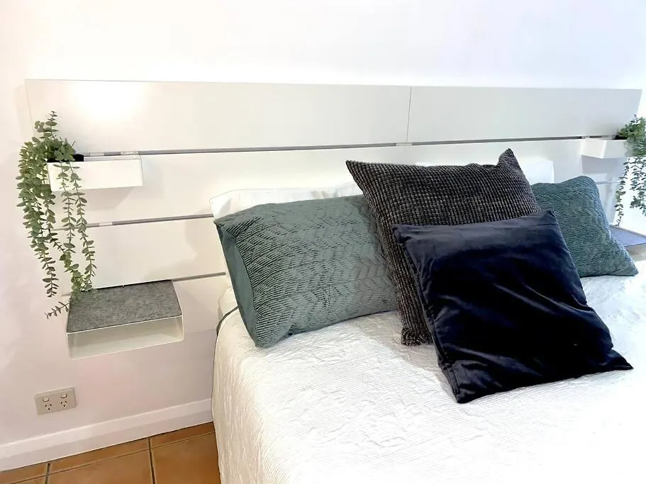 Lägenhet Beachfront Top Floor Resort Queen Studio At Alex Beach Resort Alexandra Headland Australien