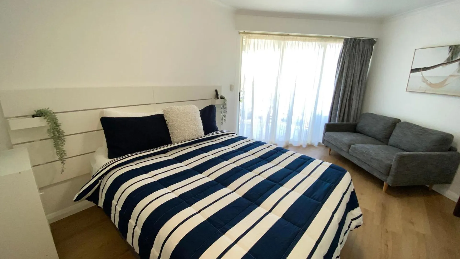Beachfront Top Floor Resort Queen Studio At Alex Beach Resort Alexandra Headland Australien